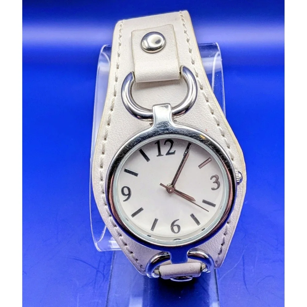 Beautiful Analog‎ Watch Silver Tone White Buckle Soft Leather Band, New Battery